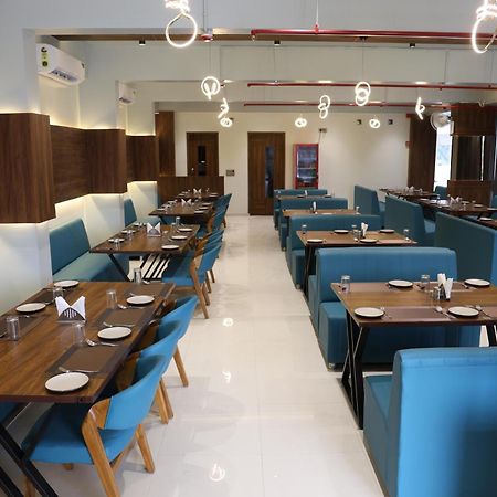 Hotel Royal Bistro Mahesana Экстерьер фото