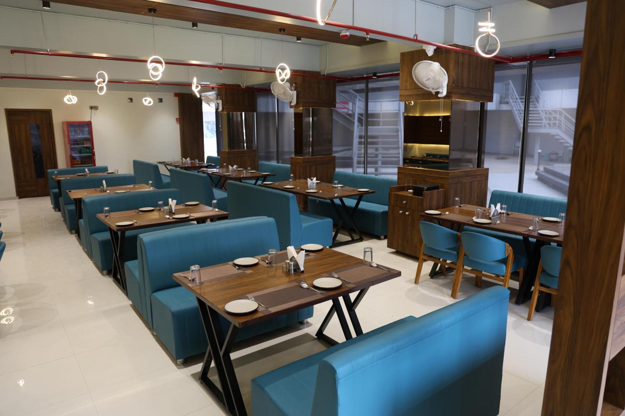 Hotel Royal Bistro Mahesana Экстерьер фото
